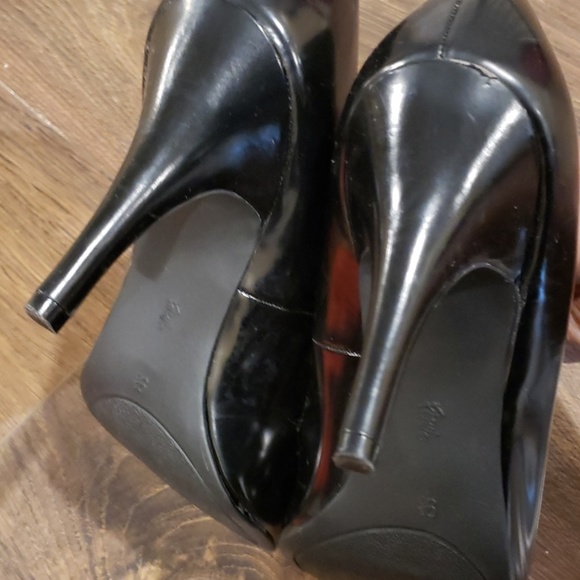 Black Heels - Picture 2 of 2
